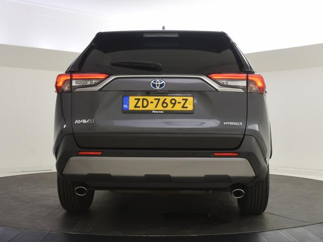Toyota RAV4 2.5 Hybrid First Edition | Parkeersensoren V+A | Stuur en Stoelv