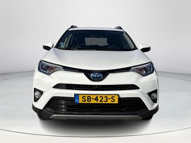 Toyota RAV4 2.5 Hybrid AWD Executive **NAVIGATIE/ TREKHAAK/ ADAPTIEF CRUISE CONTROL/ 360 CAMERA/ GARANTIE**