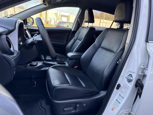 Toyota RAV4 2.5 Hybrid AWD Executive **NAVIGATIE/ TREKHAAK/ ADAPTIEF CRUISE CONTROL/ 360 CAMERA/ GARANTIE**
