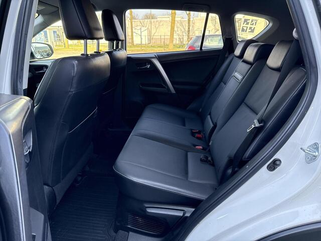Toyota RAV4 2.5 Hybrid AWD Executive **NAVIGATIE/ TREKHAAK/ ADAPTIEF CRUISE CONTROL/ 360 CAMERA/ GARANTIE**