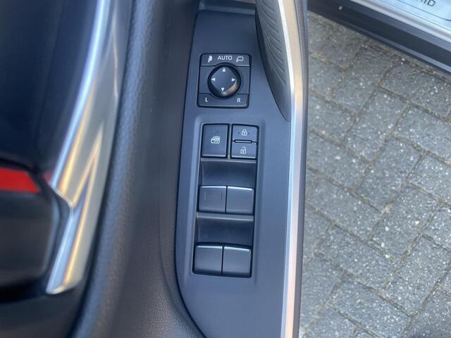 Toyota RAV4 2.5 Hybrid AWD Bi-Tone , 57.000 km, 1650 KG trekgewicht