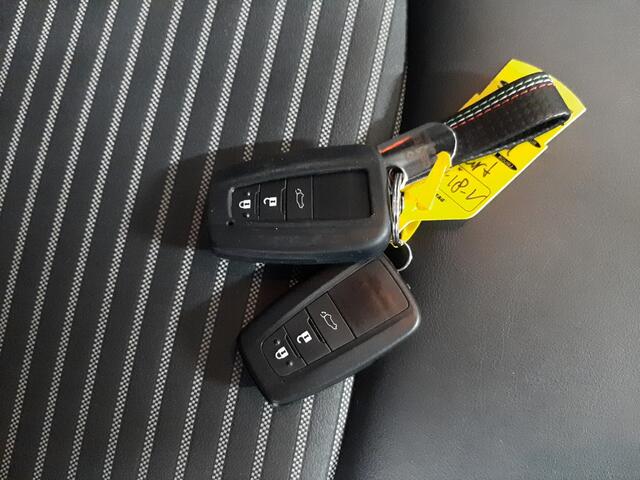 Toyota RAV4 2.5 Hybrid AWD Black Edition | Apple CarPlay | Leder | Camera |