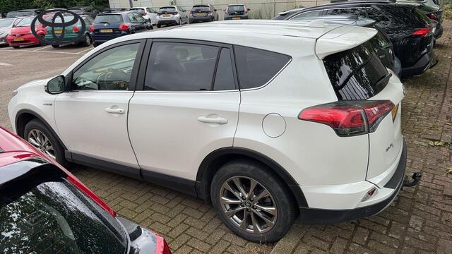 Toyota RAV4 2.5 Hybrid AWD Executive 4-wheel-drive | Trekhaak 1.650 kg. Trekgewicht | Bearlock & Alarmsysteem |