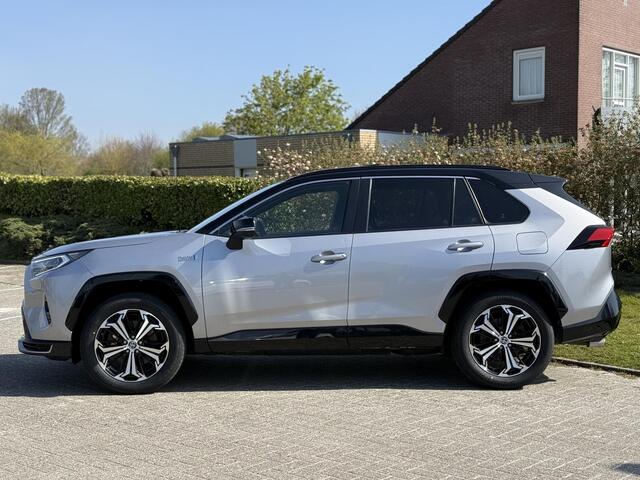 Toyota RAV4 2.5 Plug-in Hybrid AWD Bi-Tone Plus Trekhaak | Pano | Stoel- stuurverwarming