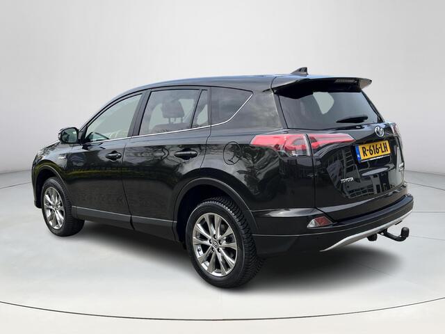 Toyota RAV4 2.5 Hybrid First Edition | Trekhaak | Navigatie | Parkeersensoren | 18 inch LM-velgen |