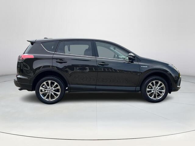 Toyota RAV4 2.5 Hybrid First Edition | Trekhaak | Navigatie | Parkeersensoren | 18 inch LM-velgen |