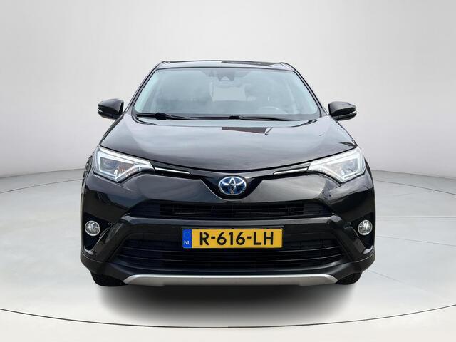 Toyota RAV4 2.5 Hybrid First Edition | Trekhaak | Navigatie | Parkeersensoren | 18 inch LM-velgen |