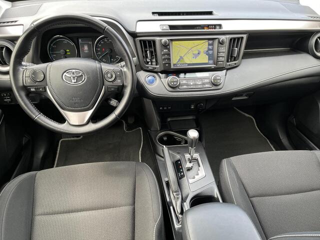 Toyota RAV4 2.5 Hybrid First Edition | Trekhaak | Navigatie | Parkeersensoren | 18 inch LM-velgen |