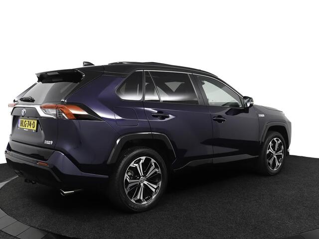 Toyota RAV4 2.5 Plug-in Hybrid AWD Bi-Tone Plus | Panorama dak | Trekhaak | Stoel/Stuurverwarming | Stoelventilatie | 360Camera | Leer | JBL Audio |