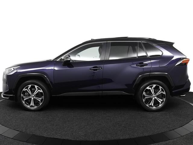 Toyota RAV4 2.5 Plug-in Hybrid AWD Bi-Tone Plus | Panorama dak | Trekhaak | Stoel/Stuurverwarming | Stoelventilatie | 360Camera | Leer | JBL Audio |