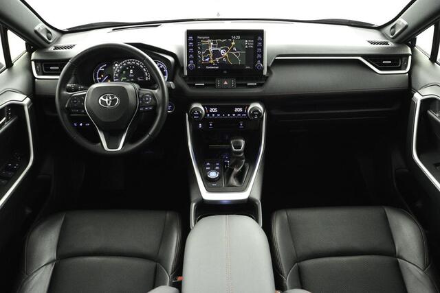 Toyota RAV4 2.5 Plug-in Hybrid AWD Bi-Tone Plus | Panorama dak | Trekhaak | Stoel/Stuurverwarming | Stoelventilatie | 360Camera | Leer | JBL Audio |