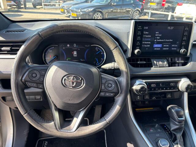 Toyota RAV4 2.5 Hybrid AWD Bi-Tone 1650 kg trekgewicht, slechts 36000km! zeer nette auto met veel opties