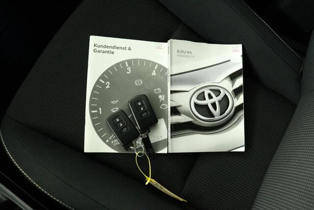 Toyota RAV4 2.5 Hybrid AWD Style | Trekhaak | Parkeersensoren | Stoel/Stuurverwarming | Elektrische Achterklep |