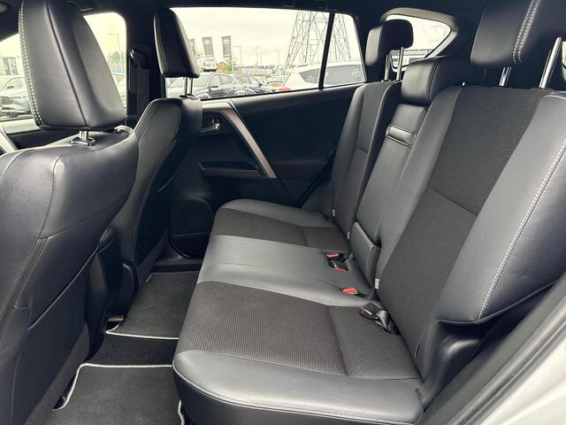 Toyota RAV4 2.5 Hybrid AWD Style **NAVIGATIE/ STOELVERWARMING/ ADAPTIVE CRUISE CONTROL/ PARKEERCAMERA/ GARANTIE**