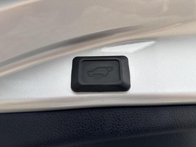 Toyota RAV4 2.5 Hybrid AWD Style **NAVIGATIE/ STOELVERWARMING/ ADAPTIVE CRUISE CONTROL/ PARKEERCAMERA/ GARANTIE**