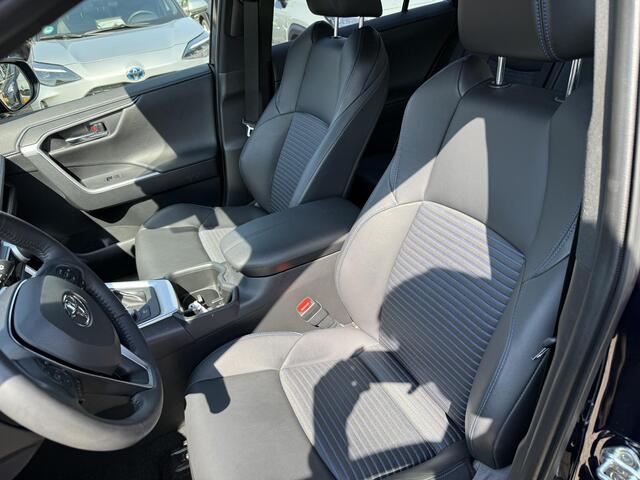 Toyota RAV4 2.5 Hybrid AWD Bi-Tone Stoel/stuur verwarming, 360 graden camera, JBL premium, Panoramic view monitor, 1650 kg trekgewicht