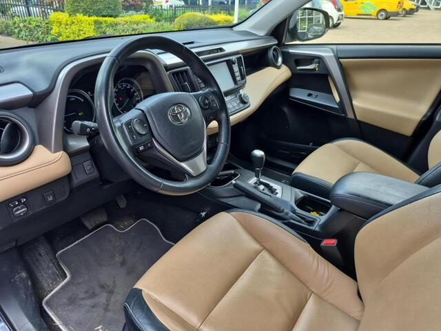 Toyota RAV4 2.5 Hybrid AWD Executive | Beige leder | Bearlock | Trekhaak | Navigatie | JBL audio |
