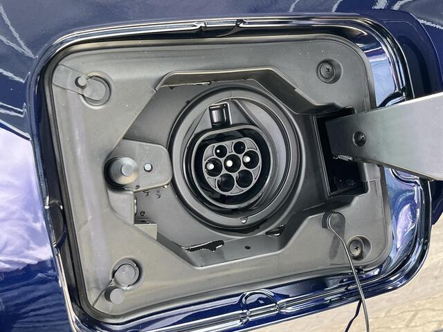 Toyota RAV4 2.5 Plug-in Hybrid AWD Limited Edition (306pk) Bi-Tone & Trekhaak afneembaar!