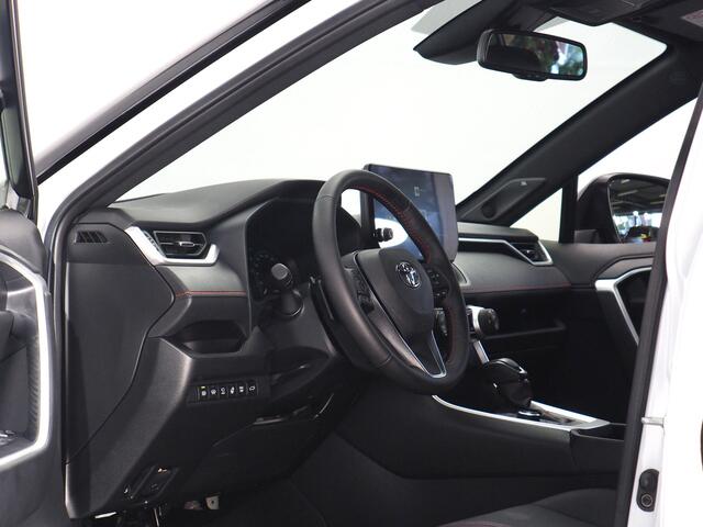 Toyota RAV4 2.5 Plug-in Hybrid AWD Bi-Tone Plus | 360° Camera | Dodehoekdetectie | Noodremassistent | JBL | Adaptive Cruise Control | Actieve parkeersensoren | Lane Assist | Achteropkomend verkeer waarschuwing | Inc. 220v Laadka