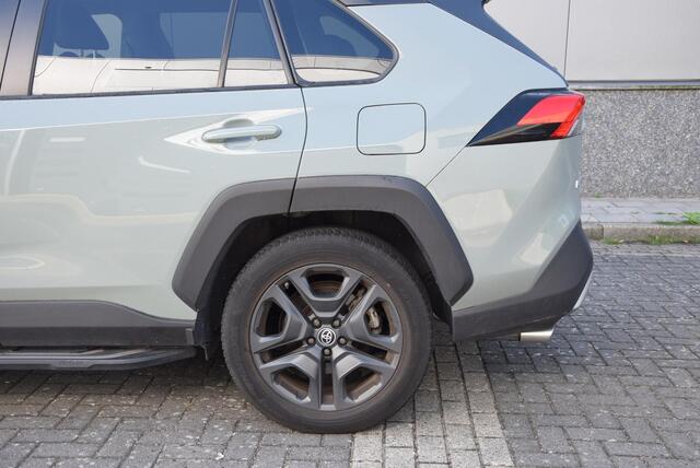 Toyota RAV4 2.5 Hybrid AWD ADVENTURE | 1650kg trekgewicht | JBL-soundsystem | Glazen panoramadak |