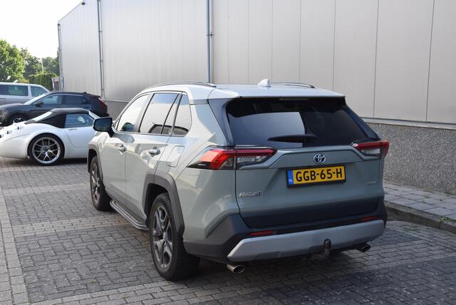 Toyota RAV4 2.5 Hybrid AWD ADVENTURE | 1650kg trekgewicht | JBL-soundsystem | Glazen panoramadak |