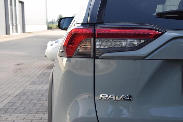 Toyota RAV4 2.5 Hybrid AWD ADVENTURE | 1650kg trekgewicht | JBL-soundsystem | Glazen panoramadak |