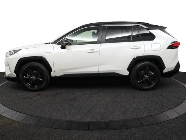 Toyota RAV4 2.5 Hybrid AWD Bi-Tone | Lederen Interieur | JBL Audio | Trekhaak | 1.650kg trekgewicht! | Camera | Electrische kofferklep | 10 jaar garantie! |
