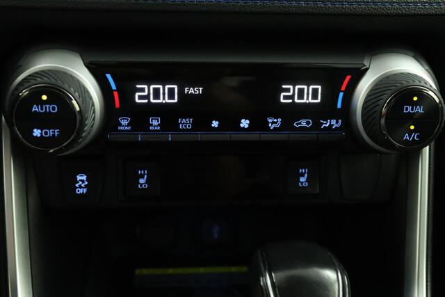Toyota RAV4 2.5 Hybrid AWD Bi-Tone | Lederen Interieur | JBL Audio | Trekhaak | 1.650kg trekgewicht! | Camera | Electrische kofferklep | 10 jaar garantie! |