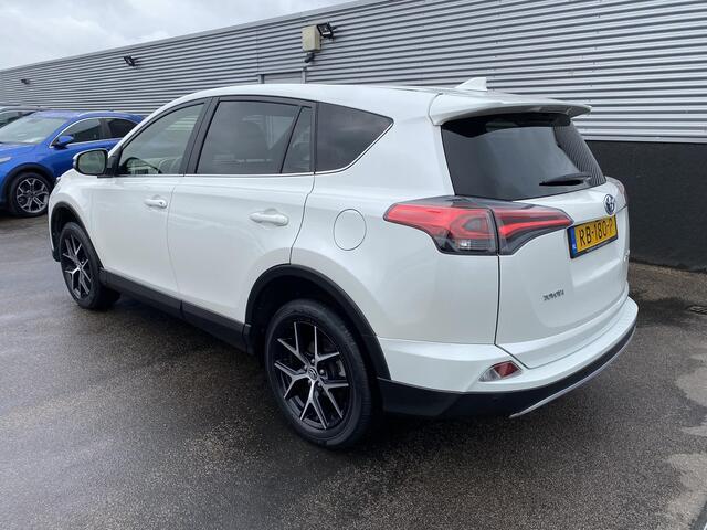 Toyota RAV4 2.5 Hybrid Style Navigatie, Stoelverwarming, Elek. bestuurdersstoel, Adaptieve cruise control, Volledig dealer onderhouden, LMV, Smart Key, NL-auto