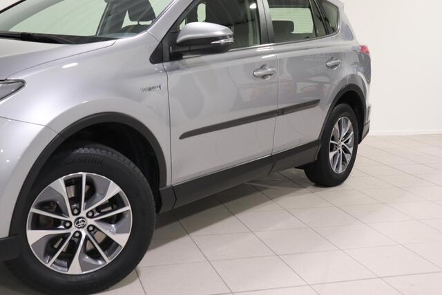 Toyota RAV4 2.5 Hybrid AWD Energy, AWD, Trekhaak, Elec Achterklep, Parkeersensoren voor en achter, Camera, Dealer Onderhouden!
