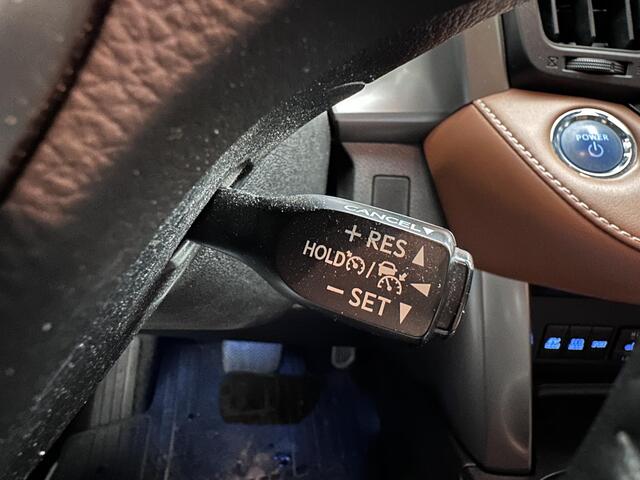 Toyota RAV4 2.5 Hybrid AWD Energy Plus met speciaal Leder interieur! NL Auto, all season banden , 1650 kg trekgewicht
