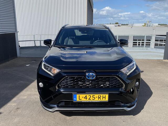Toyota RAV4 2.5 Plug-in Hybrid AWD Style Nederlandse RAV4 Nieuw geleverd en onderhouden Incl o.a.: Apple CarPlay & Android Auto, Trekhaak, dodehoek detectie, 360° camera, parkeersensoren v&a, JBL premium audio, adaptieve cruise control, stoelen & achterbank verwarmd,