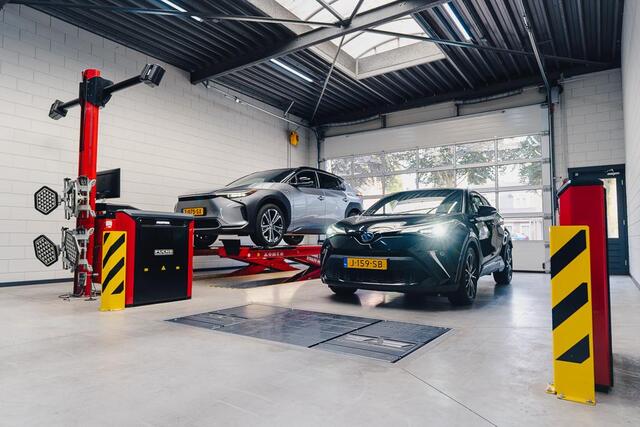 Toyota RAV4 2.5 Hybrid AWD Black Edition All-in prijs!