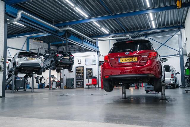 Toyota RAV4 2.5 Hybrid AWD Black Edition All-in prijs!