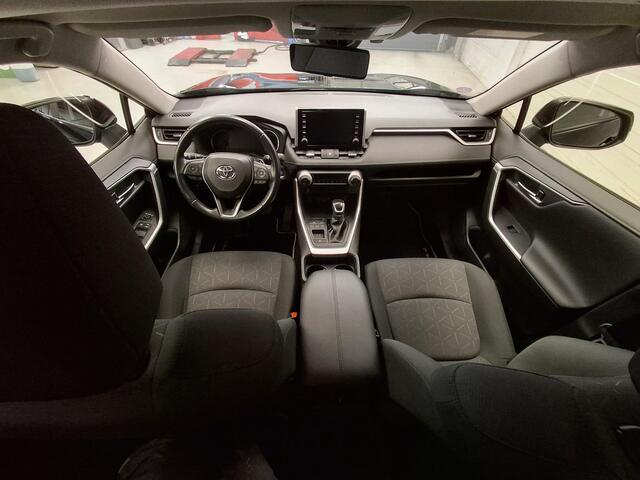 Toyota RAV4 2.5 Hybrid First Edition / Nederlandse Auto / Navigatie / Apple CarPlay/Android Auto / Dealer Onderhouden / 360 Graden Camera / Fabrieksgarantie t/m 03-2029 /