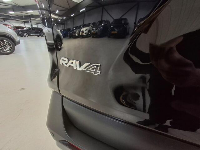 Toyota RAV4 2.5 Hybrid First Edition / Nederlandse Auto / Navigatie / Apple CarPlay/Android Auto / Dealer Onderhouden / 360 Graden Camera / Fabrieksgarantie t/m 03-2029 /