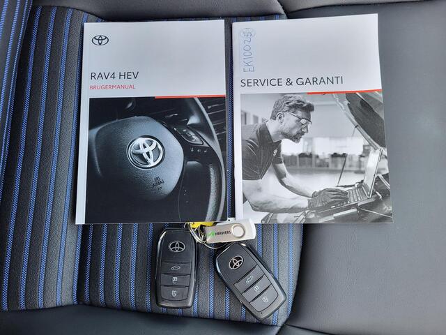 Toyota RAV4 2.5 Hybrid Style Automaat / tot 10 jaar fabrieksgarantie* / BSM / Bi Tone / Rondomzicht Camera / Elektrische achterklep / JBL Audio Systeem / Apple Carplay / Android Auto / Stuur,- Stoel en Voorruitverwarming / Navigatie /