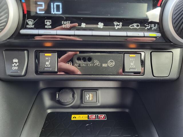 Toyota RAV4 2.5 Hybrid Style Automaat / tot 10 jaar fabrieksgarantie* / BSM / Bi Tone / Rondomzicht Camera / Elektrische achterklep / JBL Audio Systeem / Apple Carplay / Android Auto / Stuur,- Stoel en Voorruitverwarming / Navigatie /