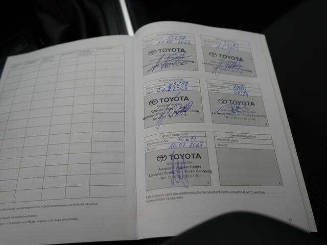 Toyota RAV4 2.5 Plug-in Hybrid AWD Dynamic 306pk Dealer O.H PHEV | Adaptive Cruise | Trekhaak | Sportstoelen Verwarmd | Camera | Apple Carplay | 18"L.M | Keyless | Stuurverwarming | Navigatie |