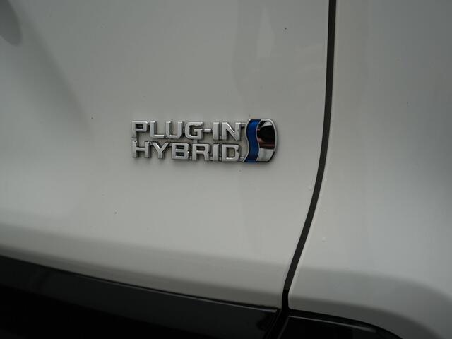 Toyota RAV4 2.5 Plug-in Hybrid AWD Dynamic 306pk Dealer O.H PHEV | Adaptive Cruise | Trekhaak | Sportstoelen Verwarmd | Camera | Apple Carplay | 18"L.M | Keyless | Stuurverwarming | Navigatie |