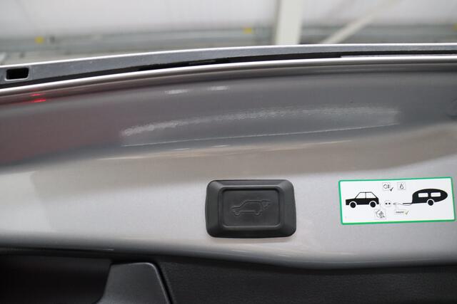 Toyota RAV4 2.5 Hybrid Style | Adaptive-cruise | Trekhaak | Camera | Clima | Apple Carplay & Android Auto | Navigatie | Elek. Achterklep | Keyless | Dodehoekdetectie