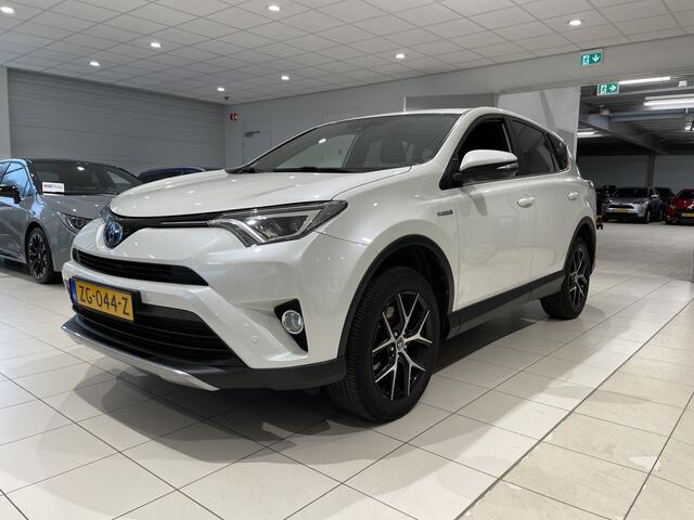 Toyota RAV4 2.5 Hybrid AWD Style | fabrieksnavi | trekhaak | stoelverwarming| LM velgen |