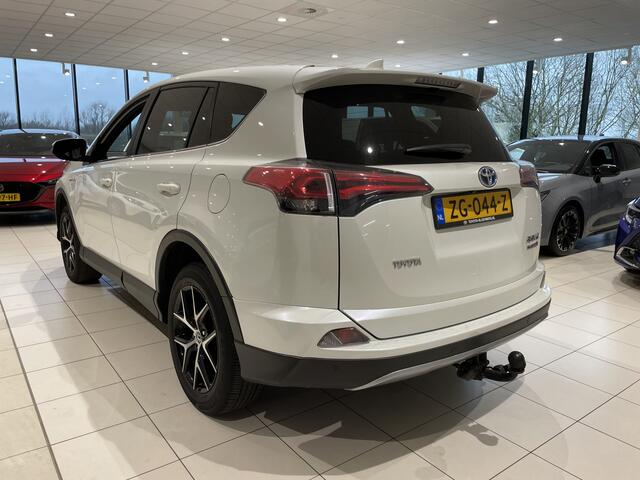 Toyota RAV4 2.5 Hybrid AWD Style | fabrieksnavi | trekhaak | stoelverwarming| LM velgen |