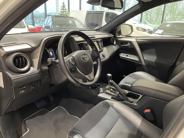 Toyota RAV4 2.5 Hybrid AWD Style | fabrieksnavi | trekhaak | stoelverwarming| LM velgen |