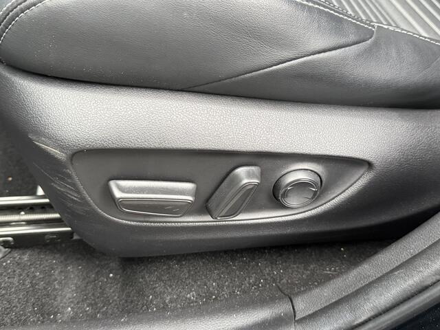 Toyota RAV4 2.5 Hybrid Black Edition // NAVI // ADAPTIVE CRUISE // CAMERA // STOELVERWARMING // ELK. BESTUURDERSSTOEL //