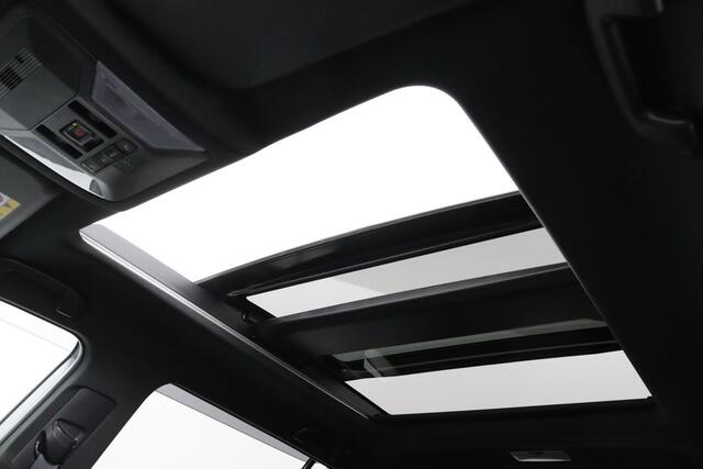 Toyota RAV4 2.5 Plug-in Hybrid AWD Bi-Tone Plus | Schuif-Kanteldak | Lederen Bekleding | JBL Audio | 360 Camera | Parkeersensoren Rondom | Plug in | 306 PK |