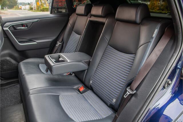 Toyota RAV4 2.5 Hybrid Bi-Tone, Full LED, Stoel & Stuurverwarming, Adaptive Cruise, Carplay, Half leder, Camera, Keyless, DAB+.