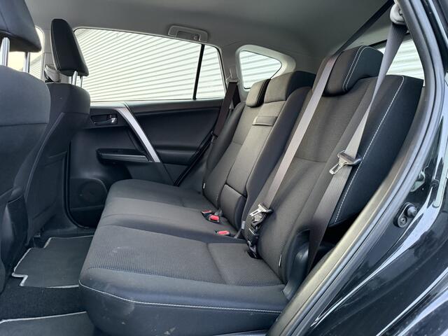 Toyota RAV4 2.5 Hybrid Dynamic | Nieuw Binnen | Navigatie | Climate Control | Trekhaak | Camera | APK 12-01-2027 |