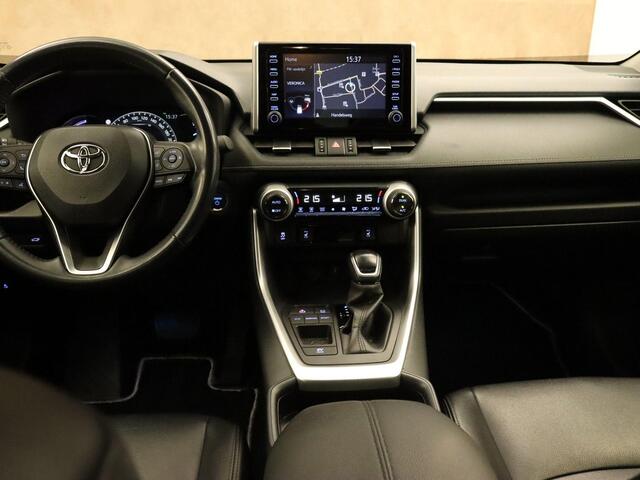 Toyota RAV4 2.5 Hybrid Active Plus - TREKHAAK 800KG GEREMD TREKGEWICHT - ELEKTRISCHE ACHTERKLEP - PARKEERSENSOREN VOOR EN ACHTER - KEYLESS ENRTY & START - STOELVERWARMING - NAVIGATIE - APPLE CARPLAY/ANDROID AUTO
