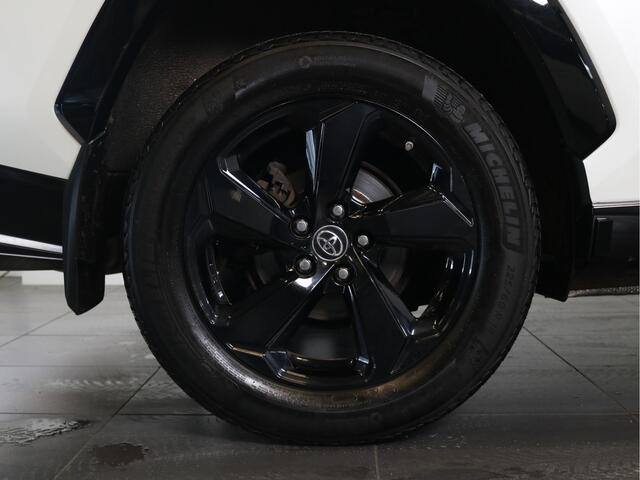 Toyota RAV4 2.5 Hybrid AWD Bi-Tone | Schuif - / kanteldak | Alarm klasse 3 | Trekgewicht 680 kg door Amerikaanse uitvoering |